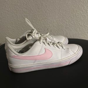 Pink Nike blazers 🌸🎀🌷